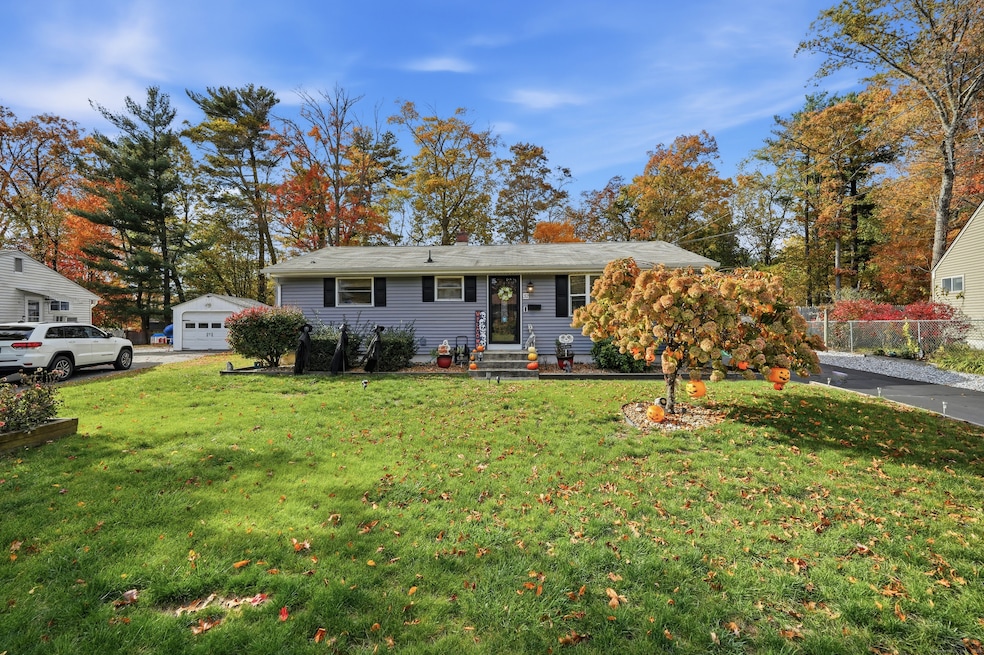 32 Magnolia Dr, Enfield, CT 06082 - photo 1