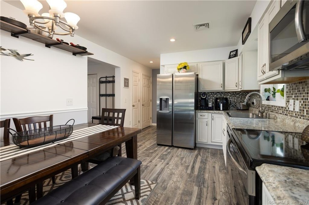 Updated eat-in kitchen
