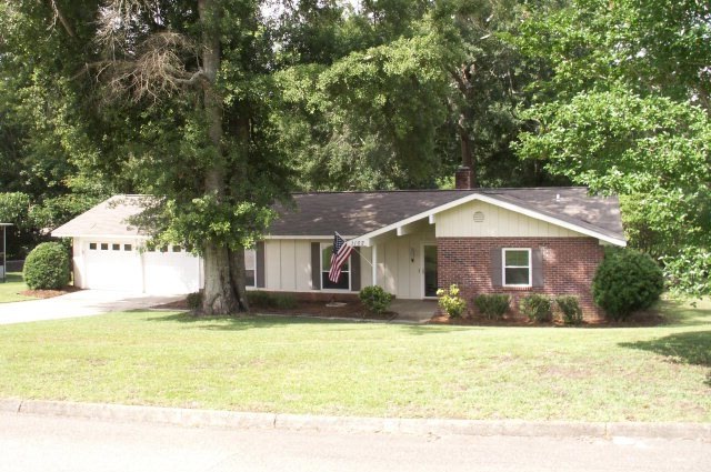 1102 Wimbledon Dr, Dothan, AL 36305 - photo 1