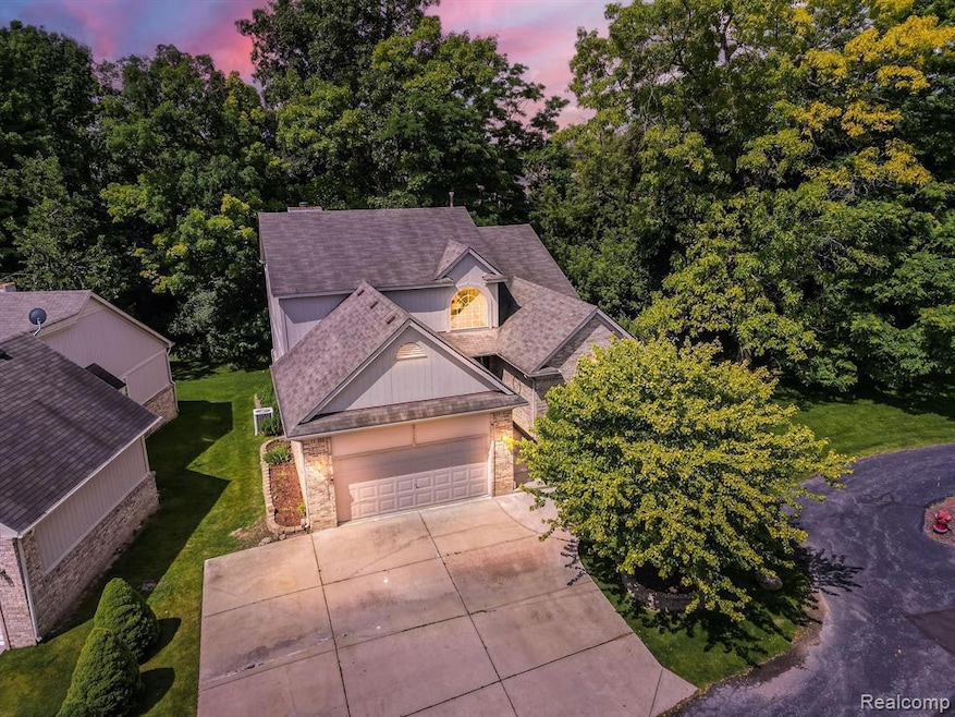 3110 Point of the Woods Dr, West Bloomfield, MI 48324 - photo 1