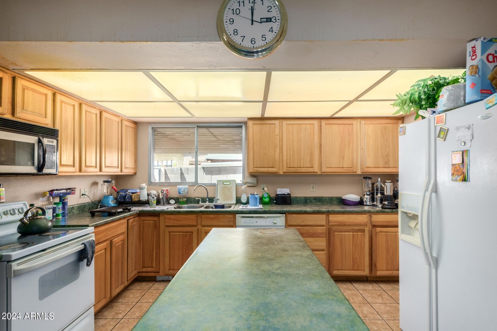 4038 N 81st Ave, Phoenix, AZ 85033 - photo 1