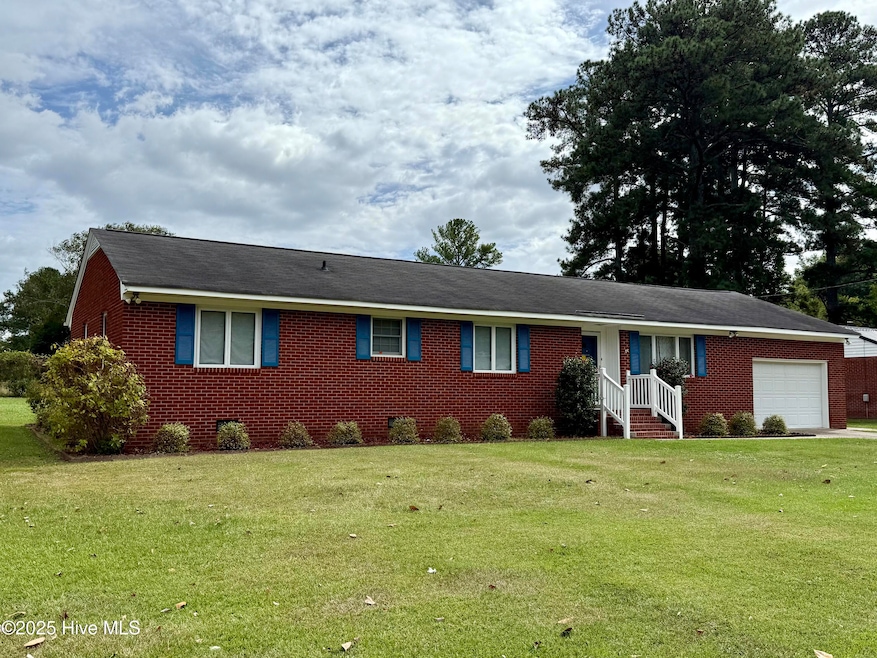 1005 Pinecrest St, Williamston, NC 27892 - photo 1