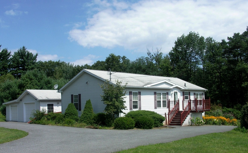 106 W Grace Ave, Cresco, PA 18326 - photo 1