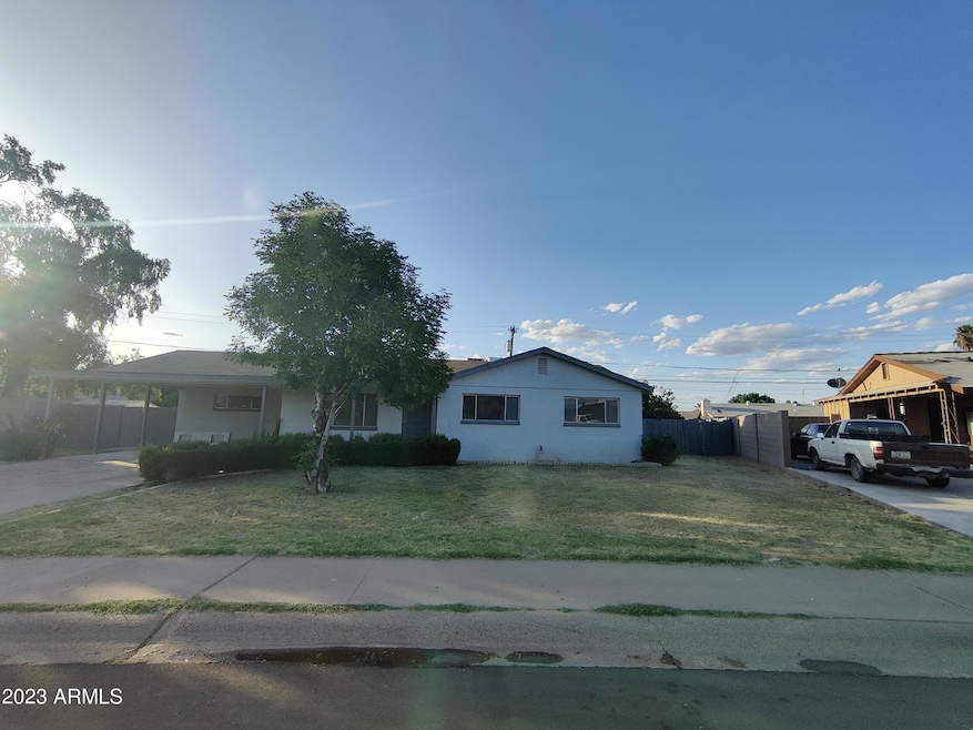3208 W Bloomfield