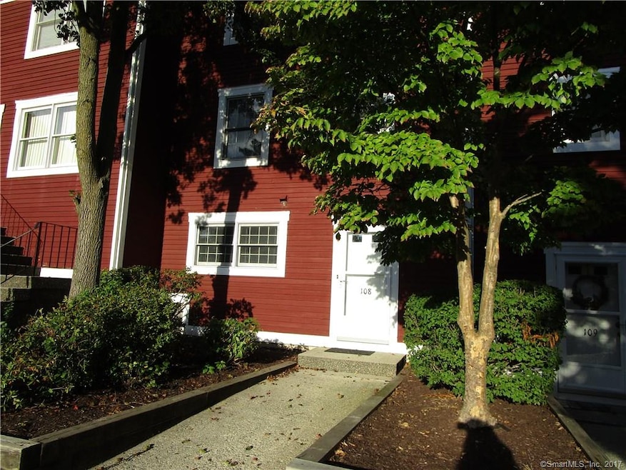 7 Dean St unit 108, Danbury, CT 06810 - photo 1