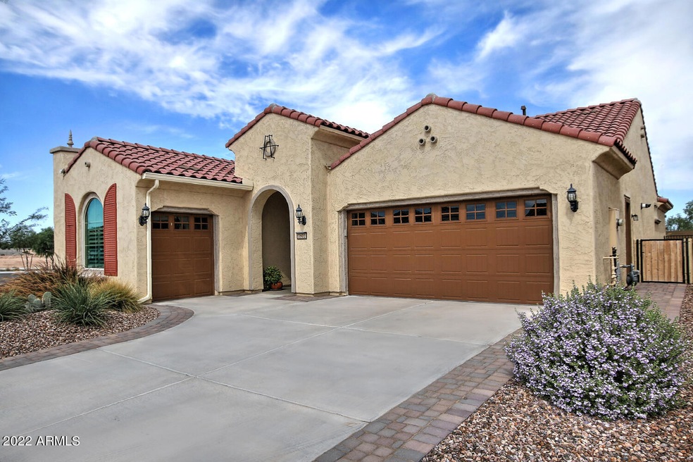 7802 W Stony Quail Way-large-001-050-Fro
