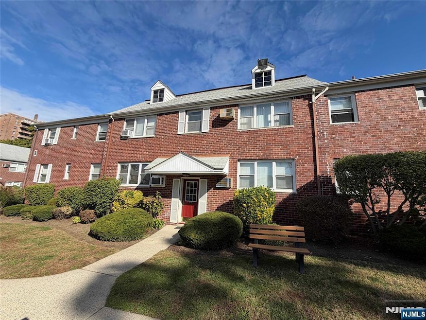 For Rent $1,735/month • Co-Listing Agent