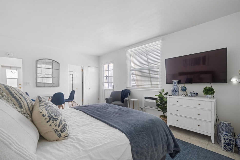 172 N County Rd unit 5, Palm Beach, FL 33480 - photo 1