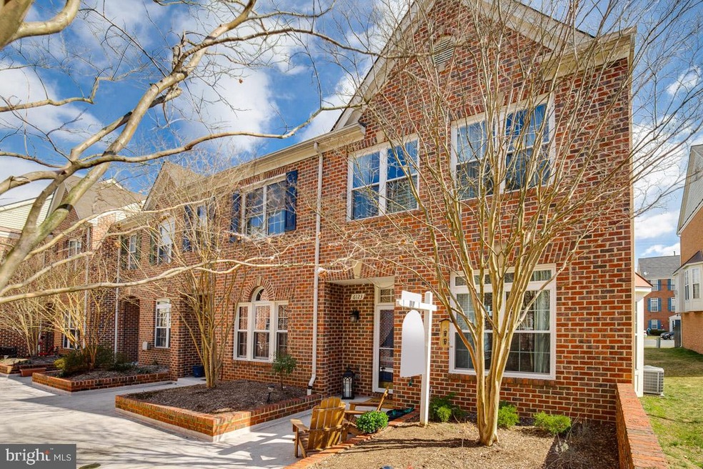 6123 Madison Crest Ct, Falls Church, VA 22041 - photo 1