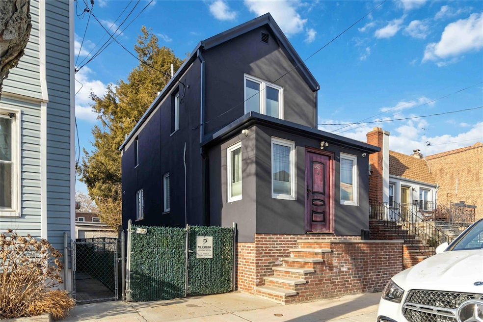 Sold $825,000 • Co-Listing Agent