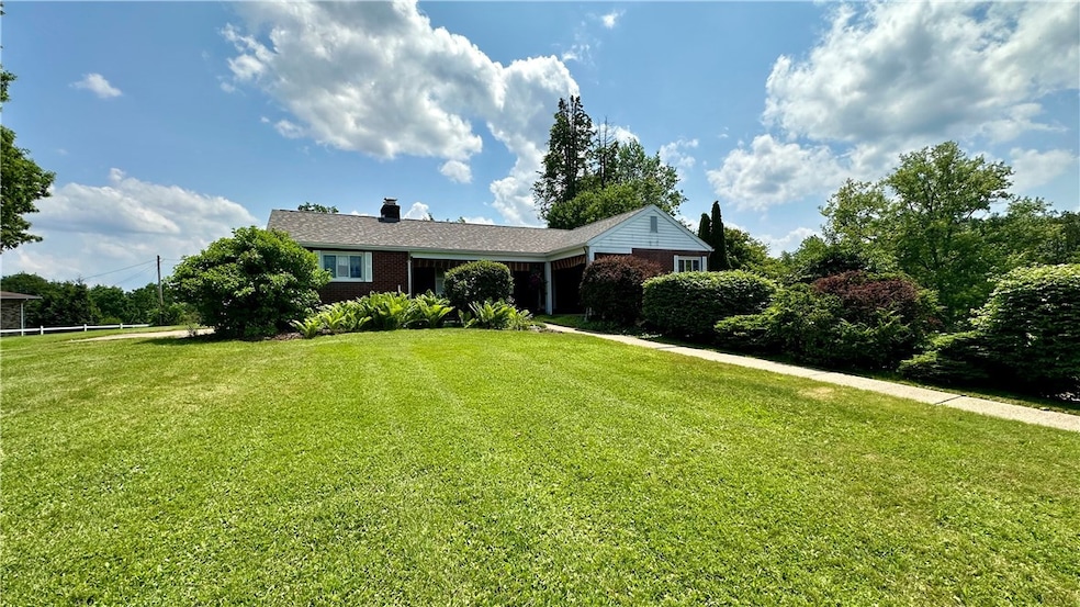 CHARMING BRICK RANCH ON 1.03 ACRES COUNTRY LOT!