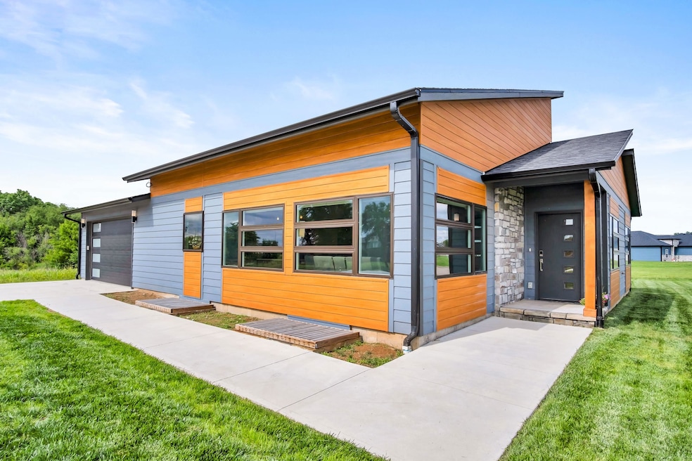 300 Matson St, Newton, KS 67114 - photo 1