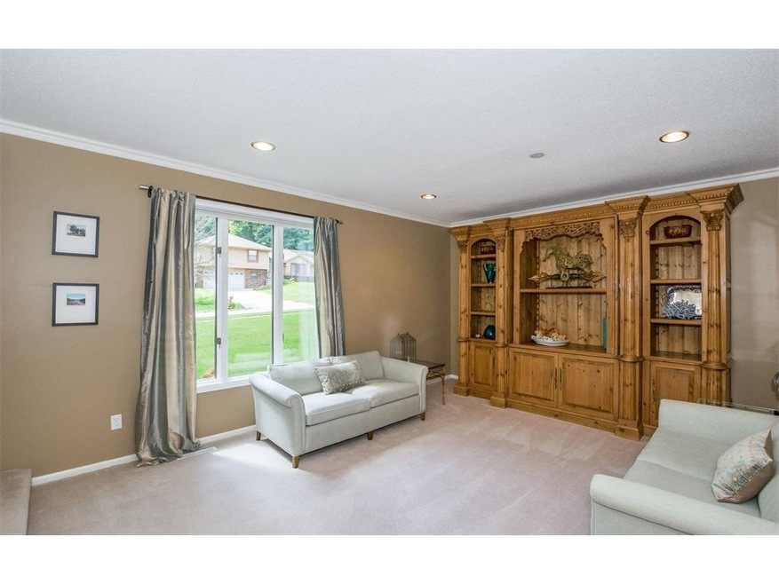 5200 Broadlawn Dr SE, Cedar Rapids, IA 52403 - photo 1