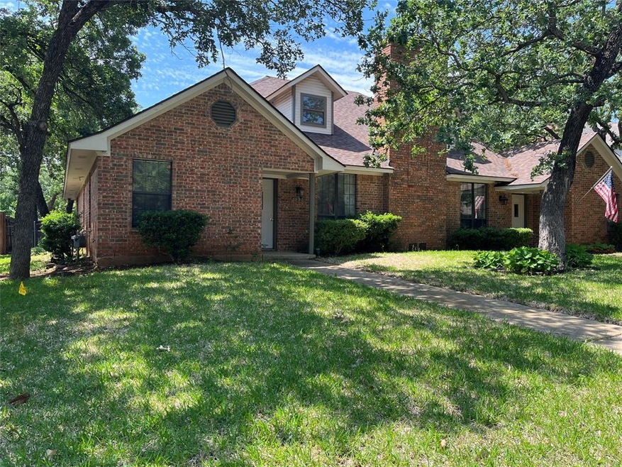 1132 Oakhurst St, Denton, TX 76210 - photo 1