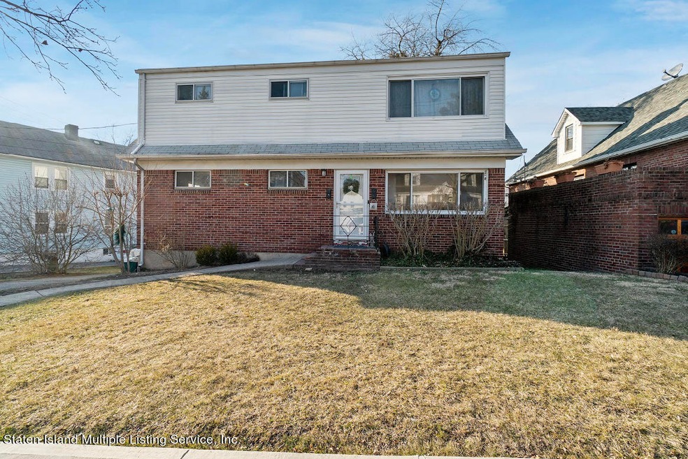 135 van Cortlandt Ave, Staten Island, NY 10301 - photo 1