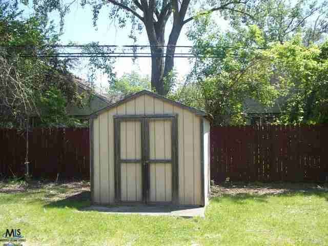 21392 Ithaca Ave, Ferndale, MI 48220 - photo 1