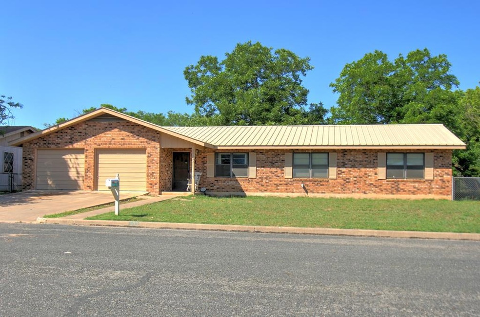 108 W Nimitz St, Fredericksburg, TX 78624 - photo 1