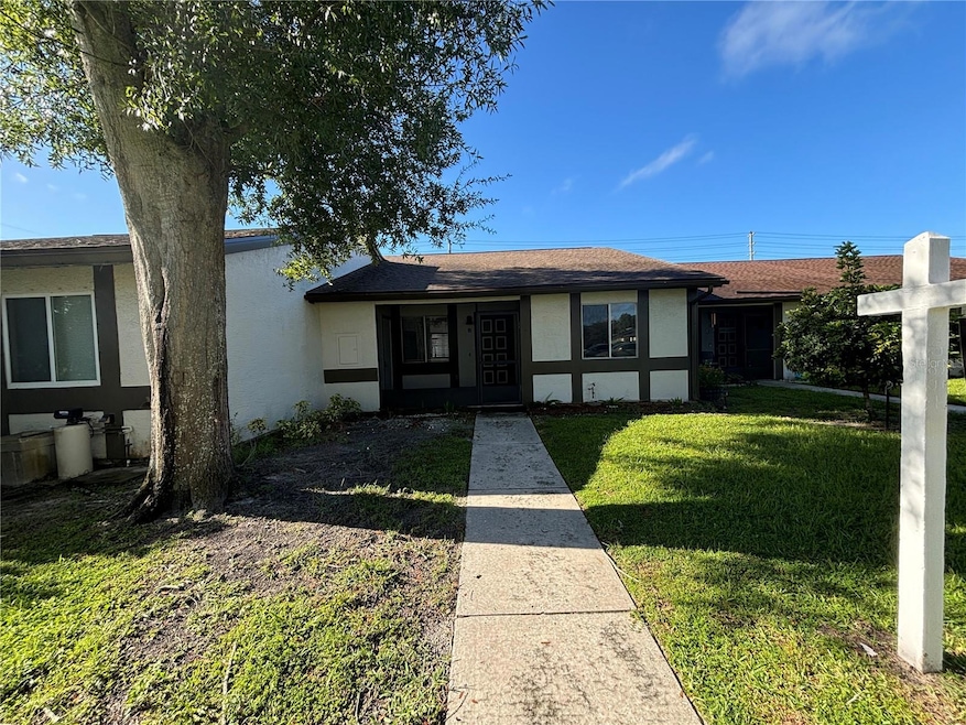 2300 Bancroft Cir S unit B, Palm Harbor, FL 34683 - photo 1