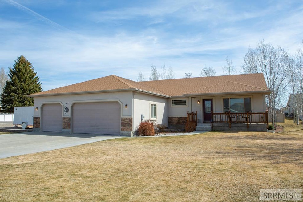 340 Bergeson Dr, Blackfoot, ID 83221 - photo 1