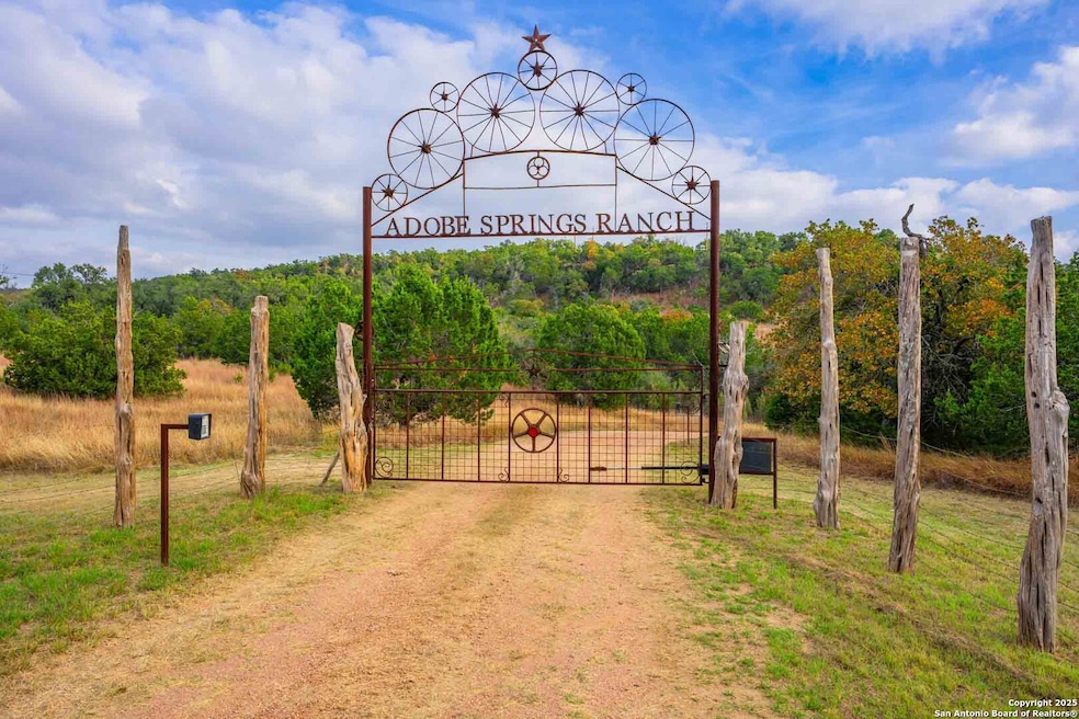 7625 N State Highway 16, Fredericksburg, TX 78624 - photo 1