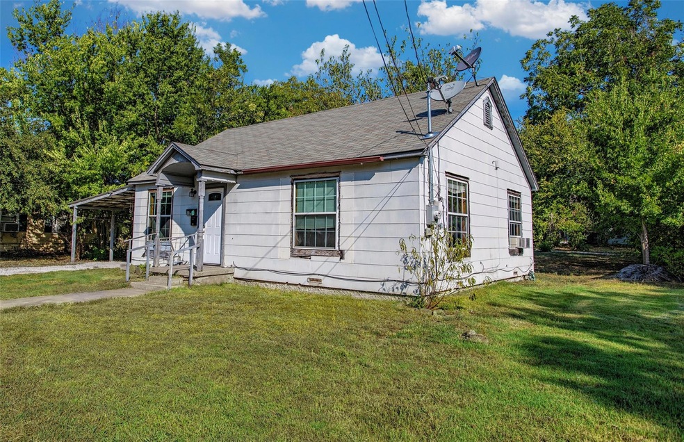 1321 E Tennie St, Gainesville, TX 76240 - photo 1