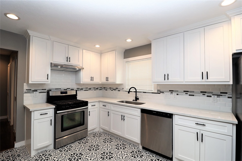 7602 Bellingham Dr, Houston, TX 77028 - photo 1