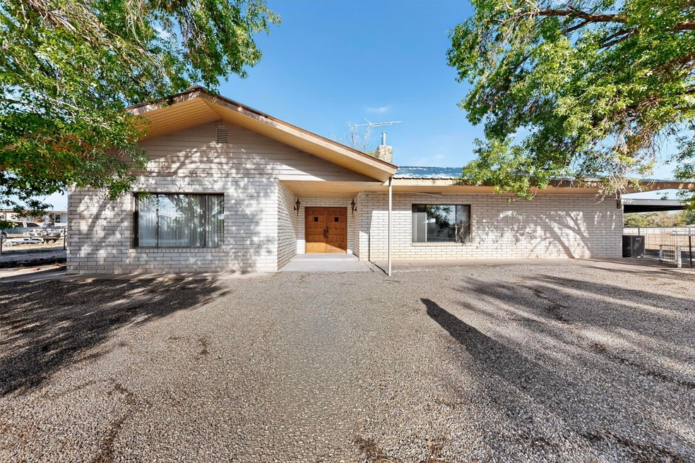 8 Palomas Rd, Los Lunas, NM 87031 - photo 1
