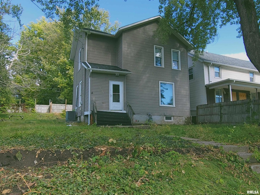1616 W 9th St, Davenport, IA 52804 - photo 1