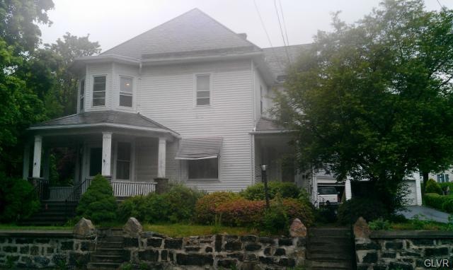 527 W Pennsylvania Ave, Pen Argyl, PA 18072 - photo 1