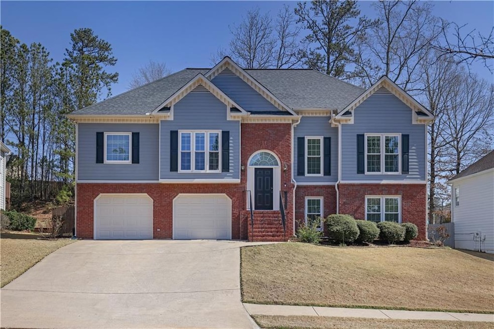 Split foyer home featuring driveway, a front yard,