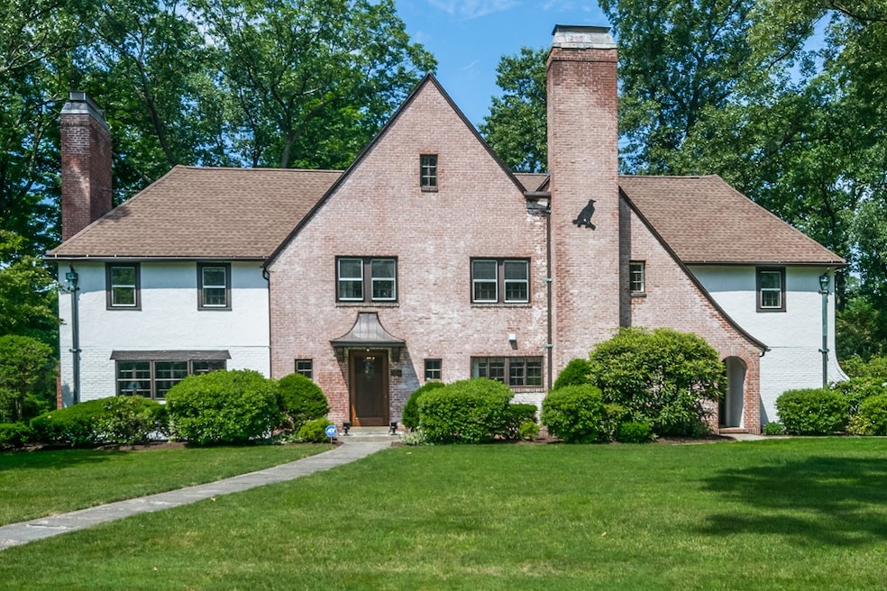 154 Colony Rd, Longmeadow, MA 01106 - photo 1