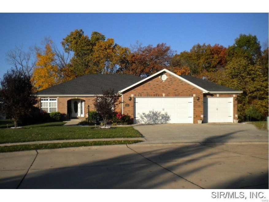 26 Fieldcrest Dr, Maryville, IL 62062 - photo 1