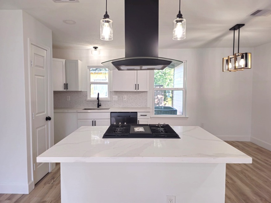 905 Ringold St, Houston, TX 77088 - photo 1