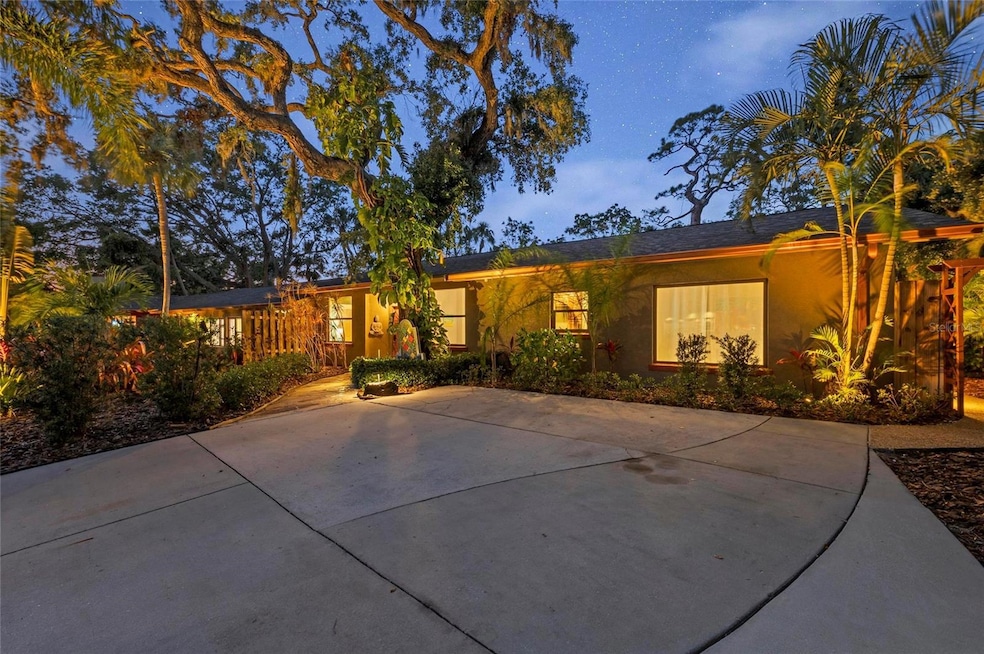 941 Virginia Dr, Sarasota, FL 34234 - photo 1