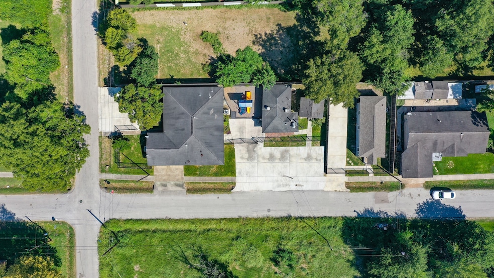 5604 Los Angeles St, Houston, TX 77026 - photo 1