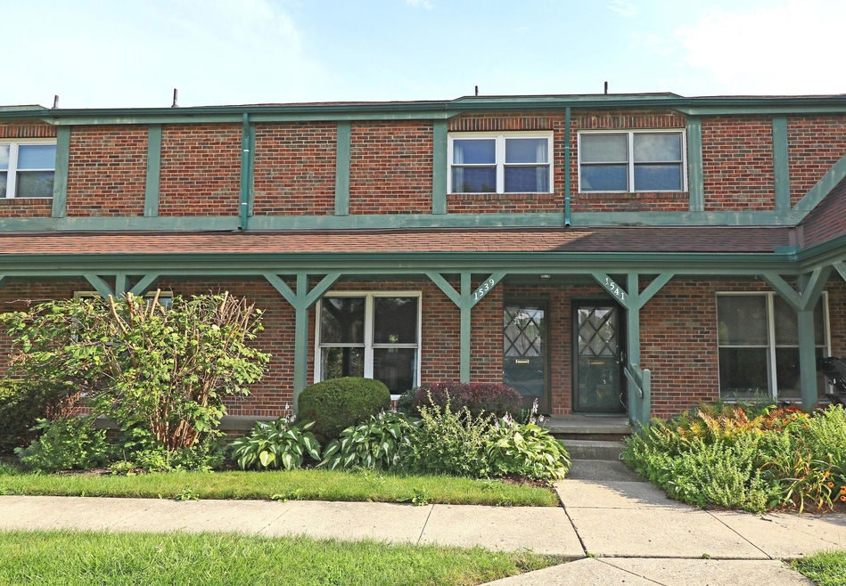 1539 Longeaton Dr unit 1539, Columbus, OH 43220 - photo 1