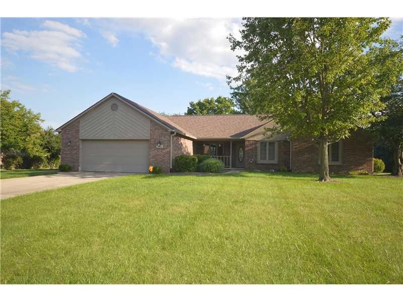 7833 Wooden Shoe Cir, Avon, IN 46123 - photo 1