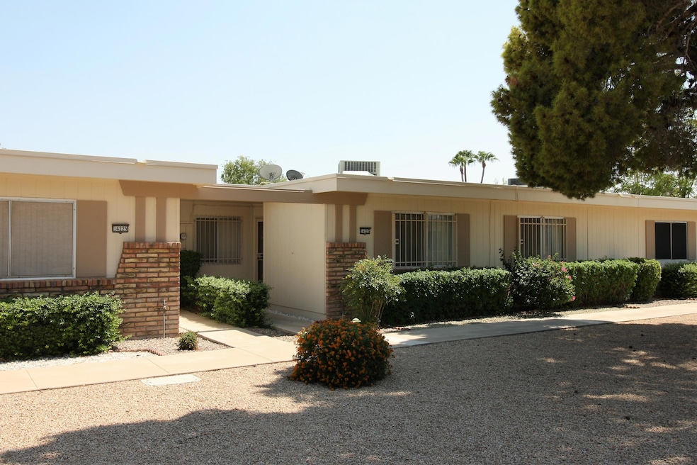 14223 N Palm Ridge Dr W, Sun City, AZ 85351 - photo 1