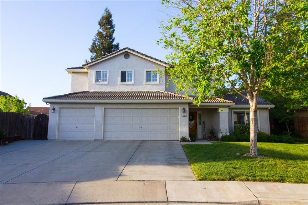 2566 Deerwood Ct, Oakdale, CA 95361 - photo 1