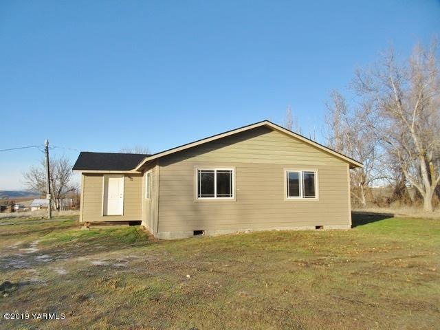 561-958217-house front