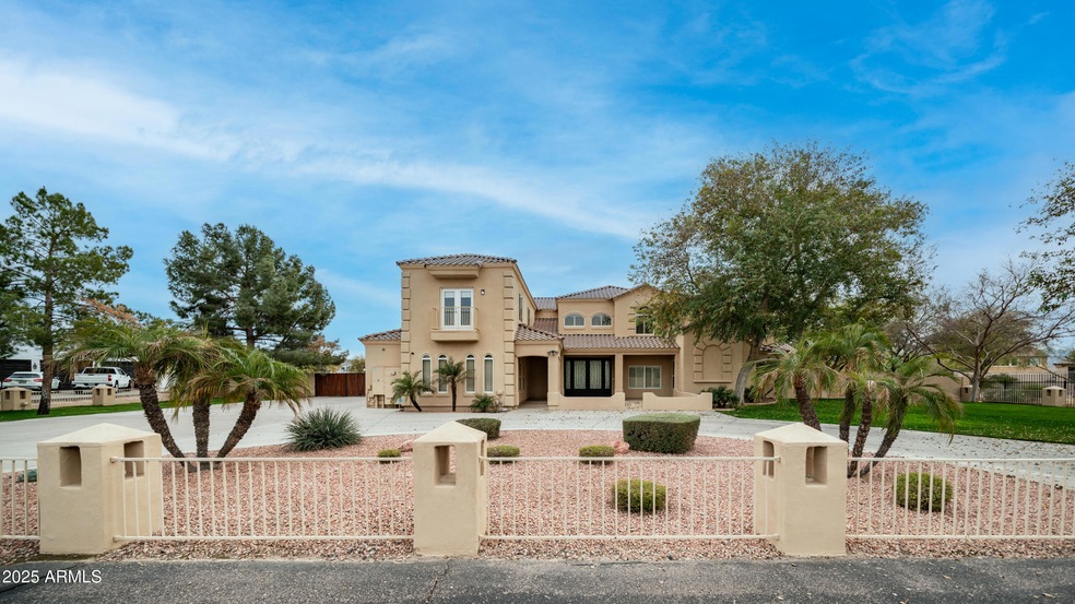 5225 W Desert Dr Exterior Photos-2