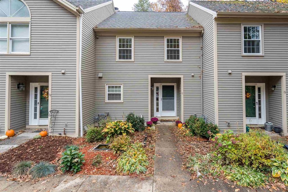 17 Village Falls Way, MerriMacK, NH 03054 - photo 1