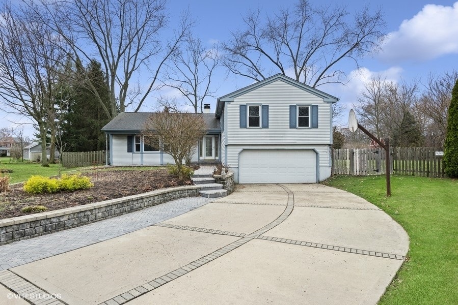 1112 Clover Ct, Batavia, IL 60510 - photo 1