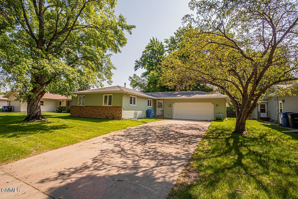 3401 1st St N, Fargo, ND 58102-30
