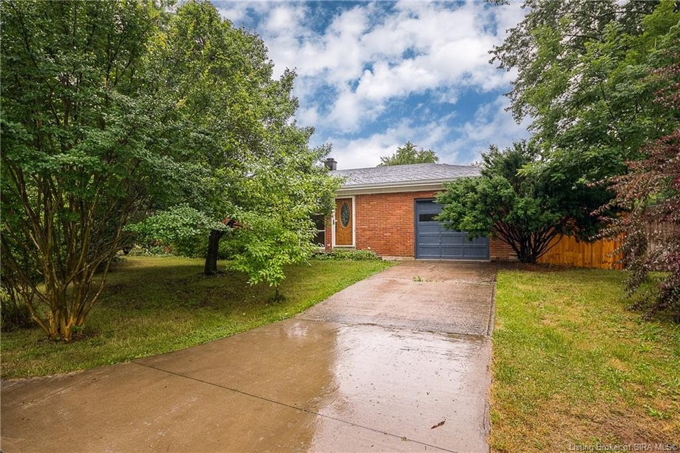 43 Nassau Dr, New Albany, IN 47150 - photo 1