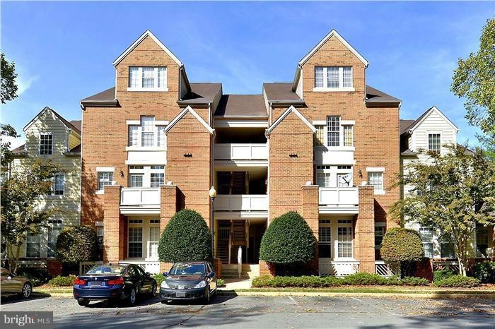 1314 Garden Wall Cir unit D, Reston, VA 20194 - photo 1