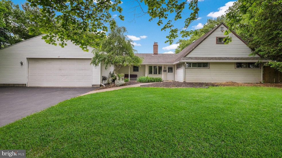 57 Spicebush Rd, Levittown, PA 19056 - photo 1