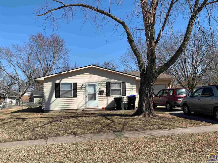 3326 SW Kiowa St, Topeka, KS 66614 - photo 1