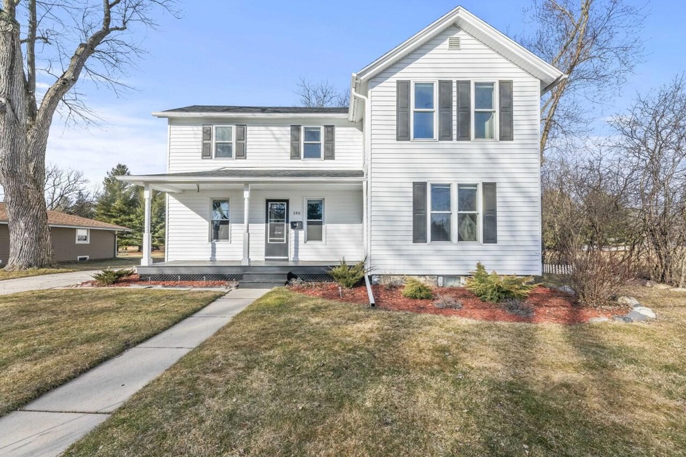 146 S Elm St, Oconomowoc, WI 53066 - photo 1