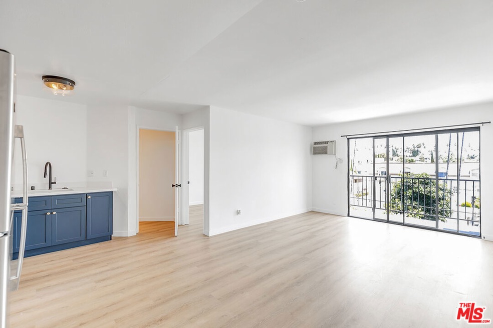 134 N Mariposa Ave unit 308, Los Angeles, CA 90004 - photo 1